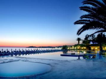 Хотел Ephesia Holiday Beach Club HV - басейн