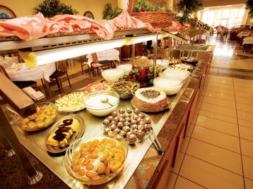 Club Hotel Evrika Beach - главен ресторант