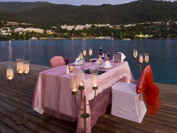 Хотел Rixos Premium Bodrum 5*, ресторанти и барове